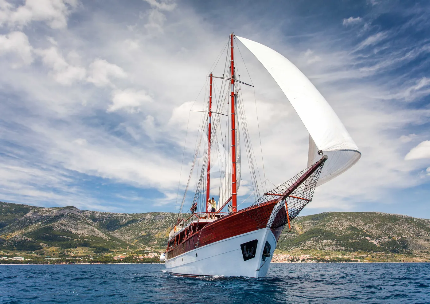 ROMANCA, on deck 1