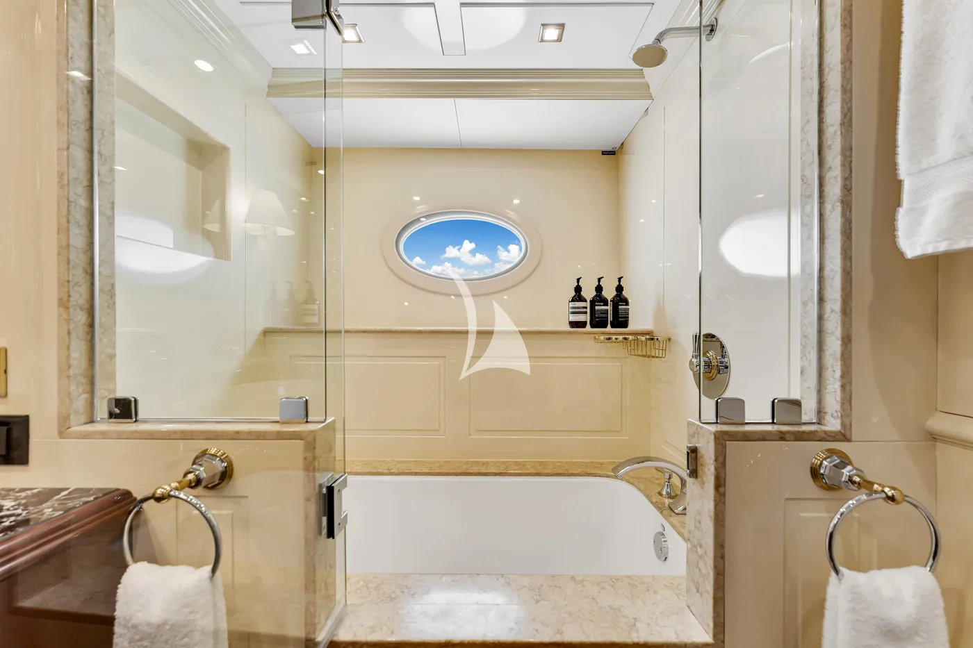 SWEET CAROLINE II, cabins 1