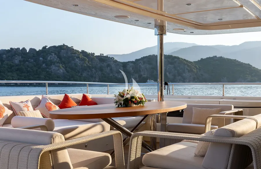 LADY I, photos 1
