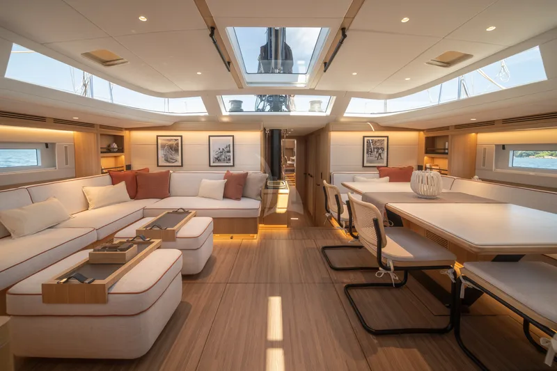 BIANCA II, inside 3