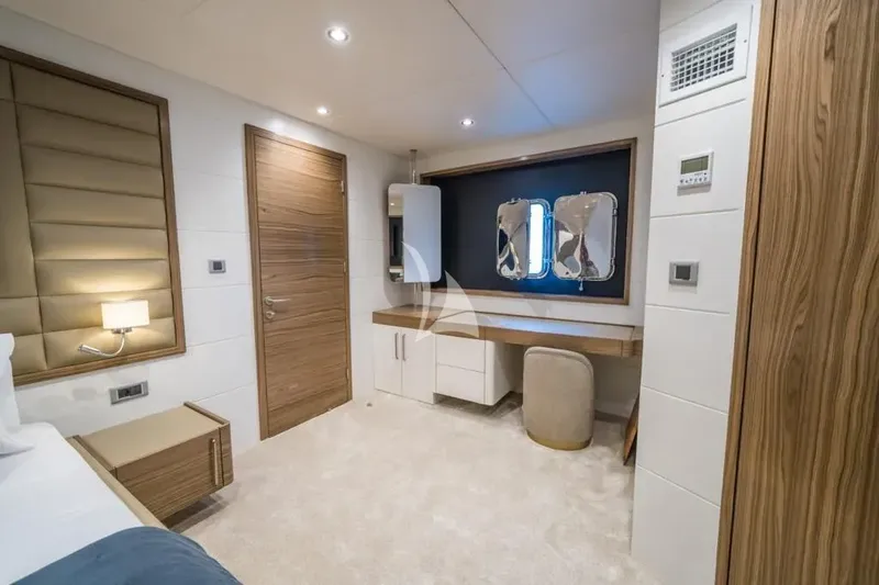 DEEP WATER, cabins 6