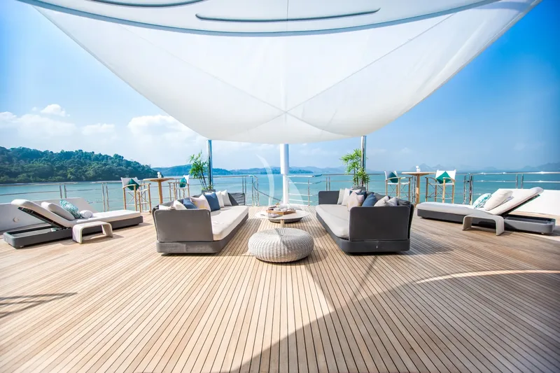 SALUZI, on deck 4