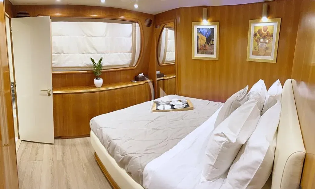 ILLYA F, cabins 1