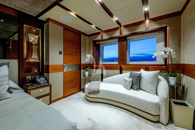 QUASAR, cabins 3
