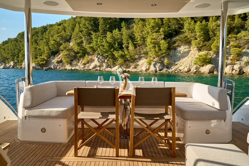 HIDEAWAY, on deck 6