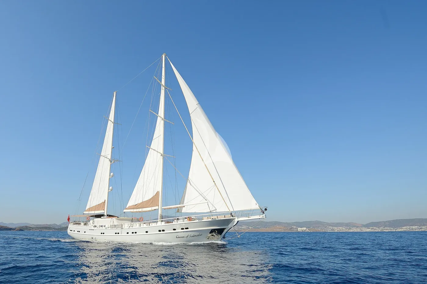 QUEEN OF SALMAKIS, photos 1