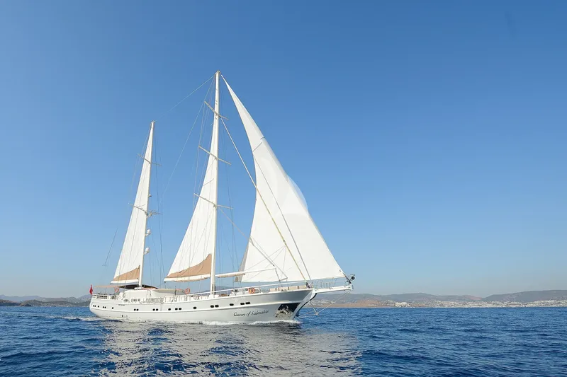 QUEEN OF SALMAKIS, all photos 2