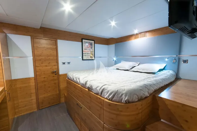 SKYLARK, cabins 5