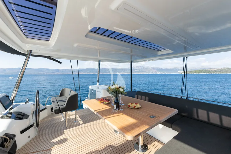 ARTISAN, on deck 6