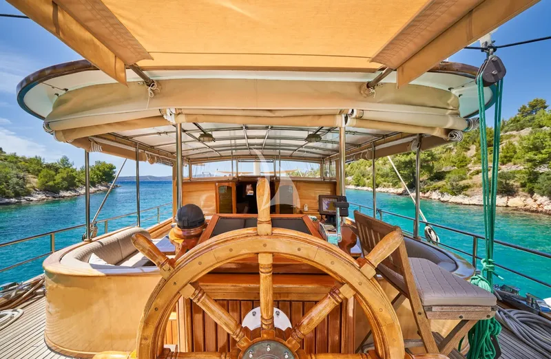 LIBRA, on deck 6