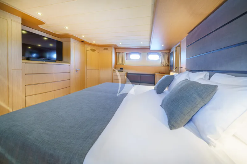 PHANTOM, cabins 5
