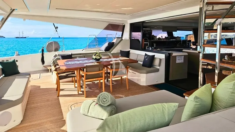 LOOMA, inside 3
