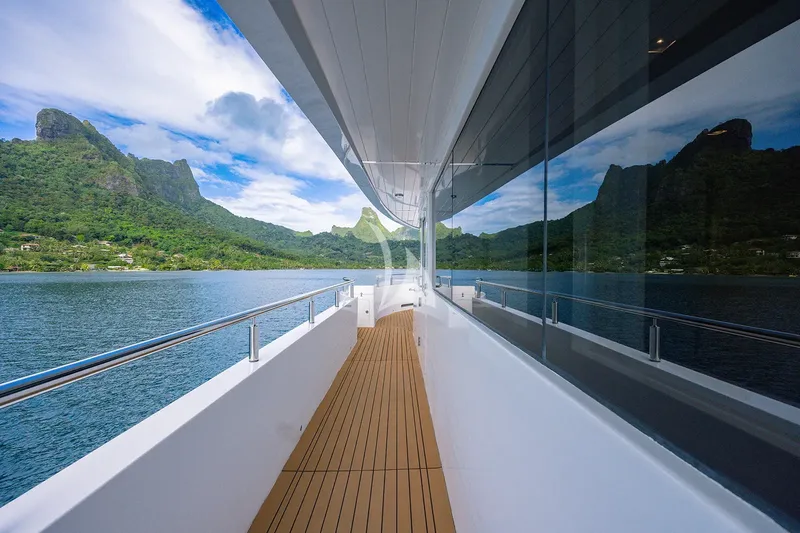 BIG SKY, on deck 4