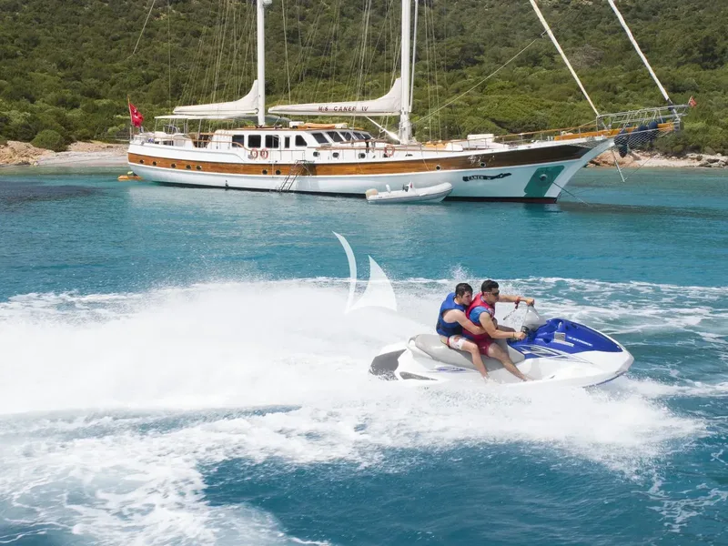 CANER IV, watertoys 3