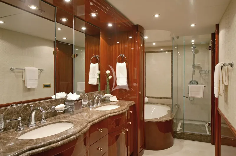LE REVE, cabins 4