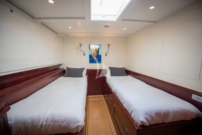 AURELIUS 111, cabins 5