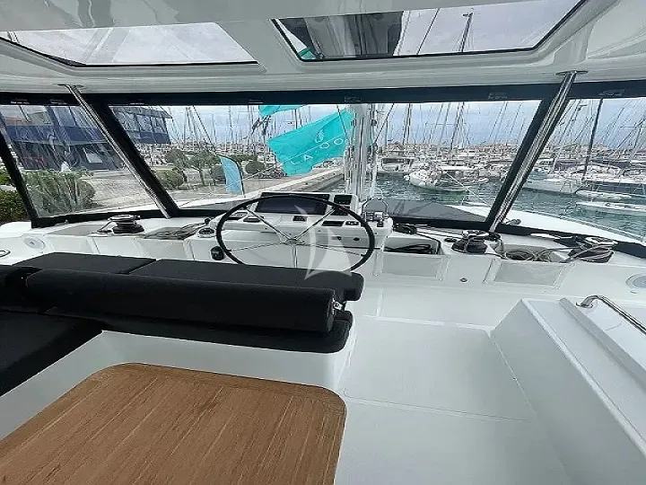 AEGEUS, inside 4