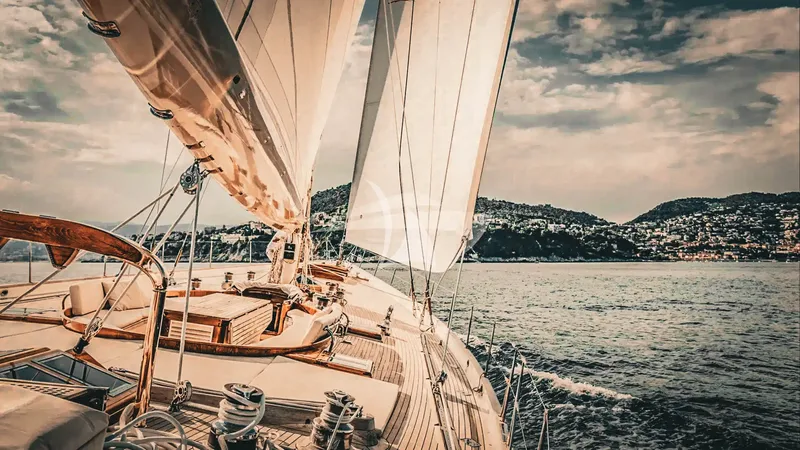WHITEFIN, on deck 2