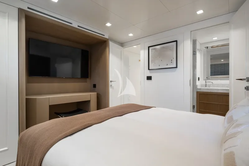 ILLUSION 2, cabins 5