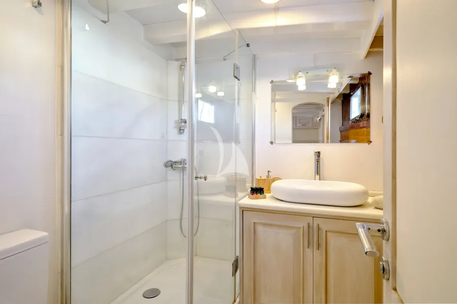 WHITE PEARL, photos 1