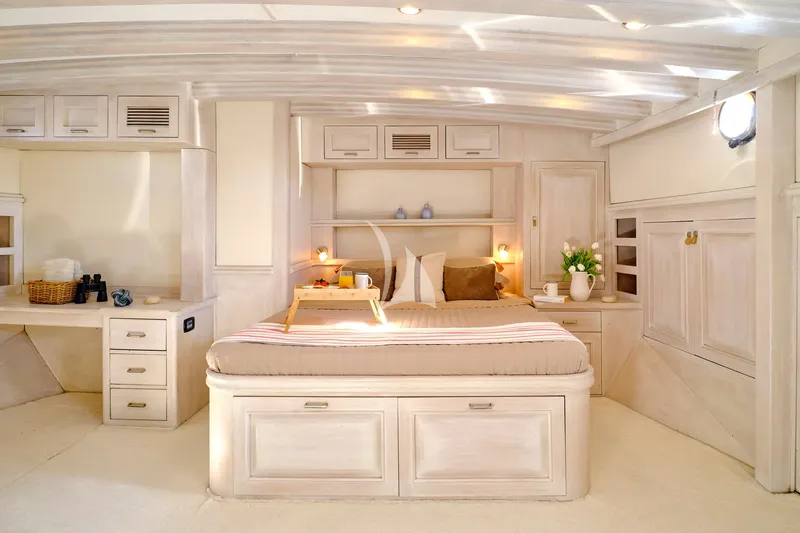 WHITE PEARL, cabins 4