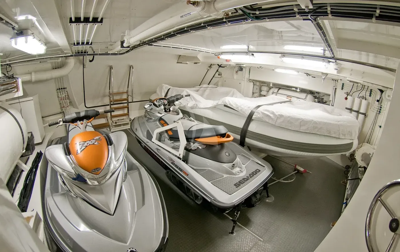 LATITUDE, watertoys 1