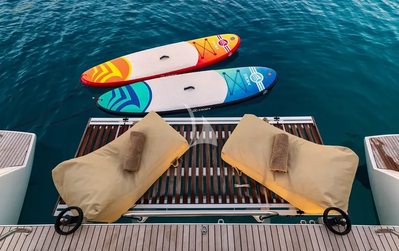 FLO, watertoys 3