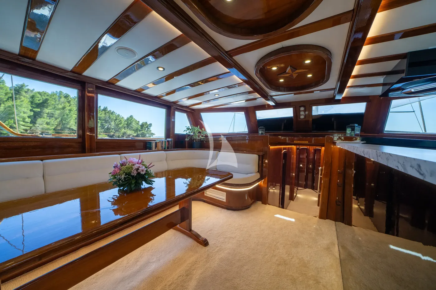 ALLURE E, inside 2