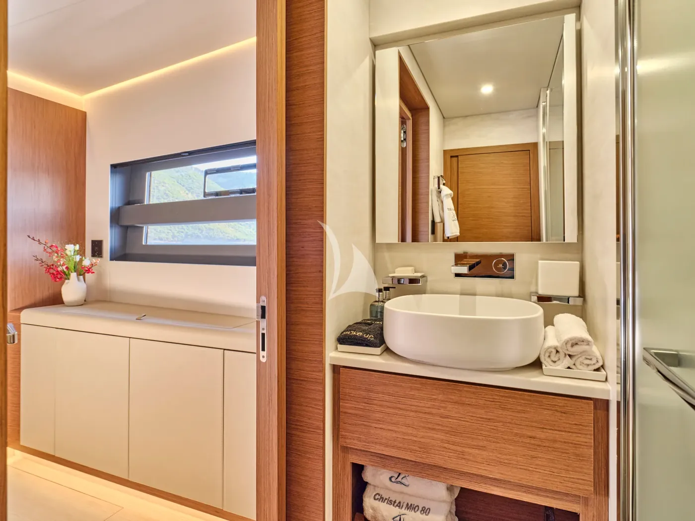 CHRISTAL MIO 80, cabins 1