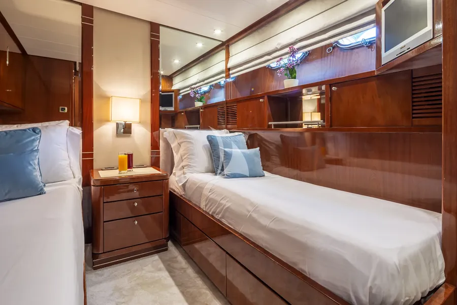GRACE, photos 3