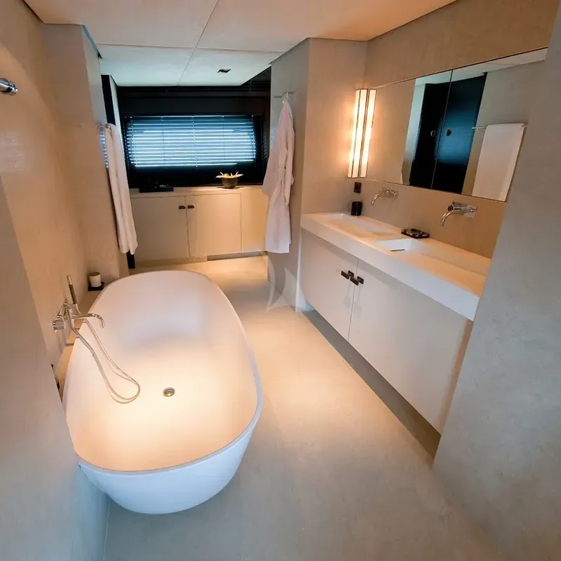 LATITUDE, cabins 2