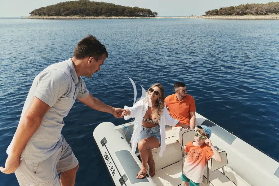 FERRETTI, photos 2