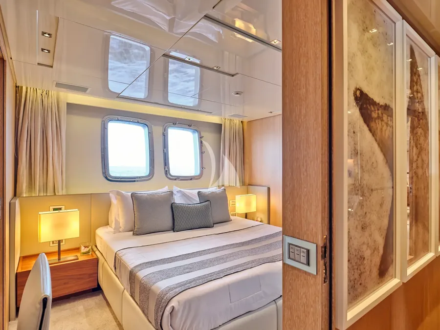 GOLDEN YACHT, photos 2