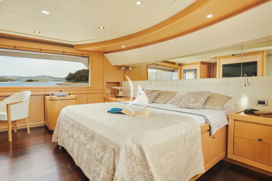 FERRETTI, photos 1
