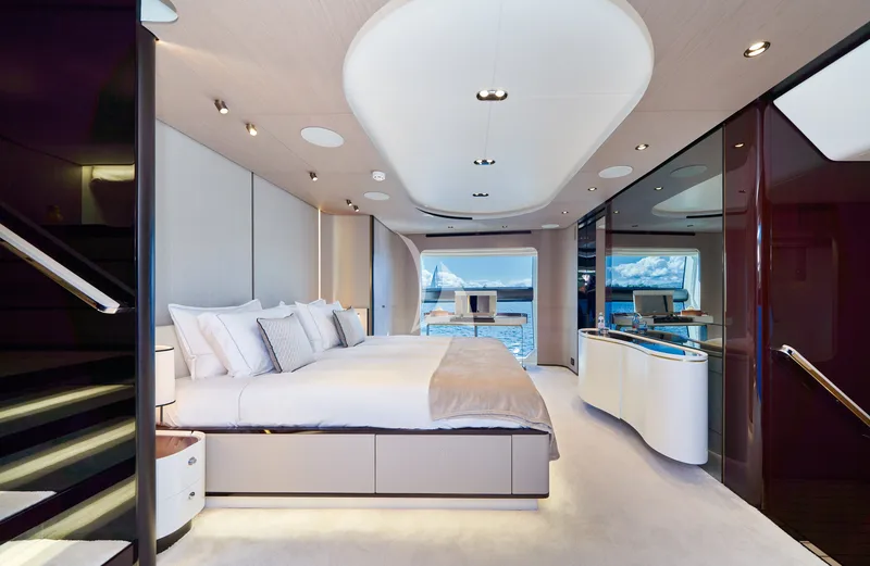 ALUMINIA TOO, cabins 4