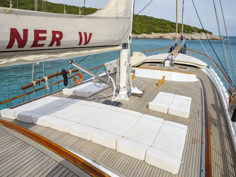 CANER IV, on deck 5