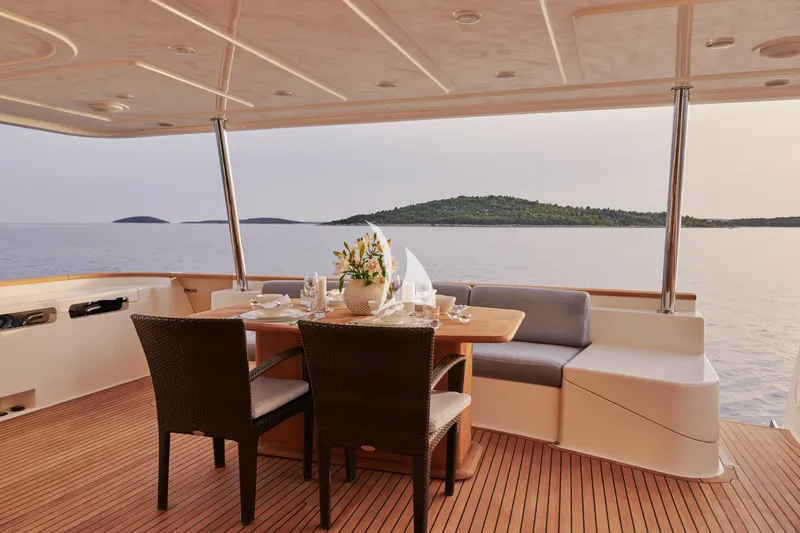 FERRETTI, inside 3
