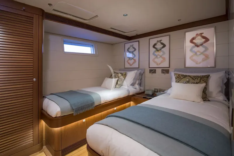 ONYX, cabins 4