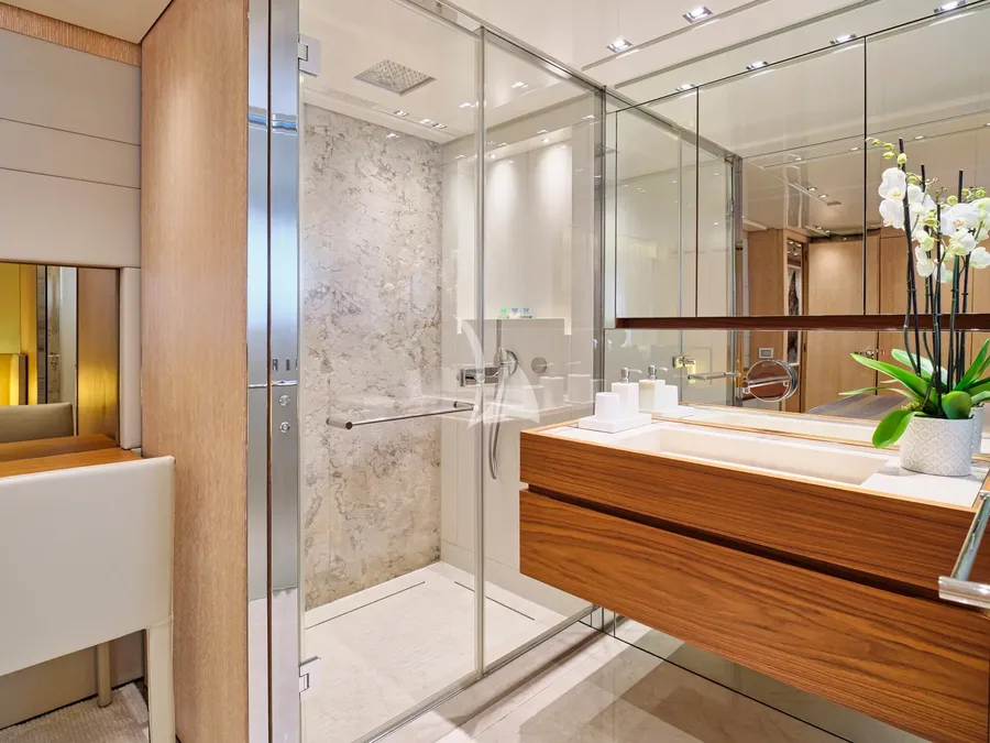 GOLDEN YACHT, photos 1