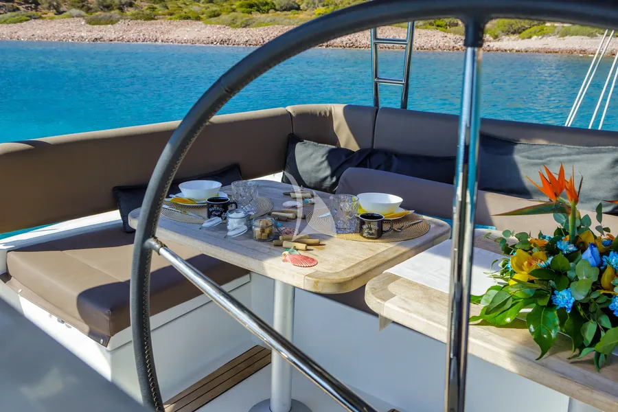 ELVIRA 52, photos 6