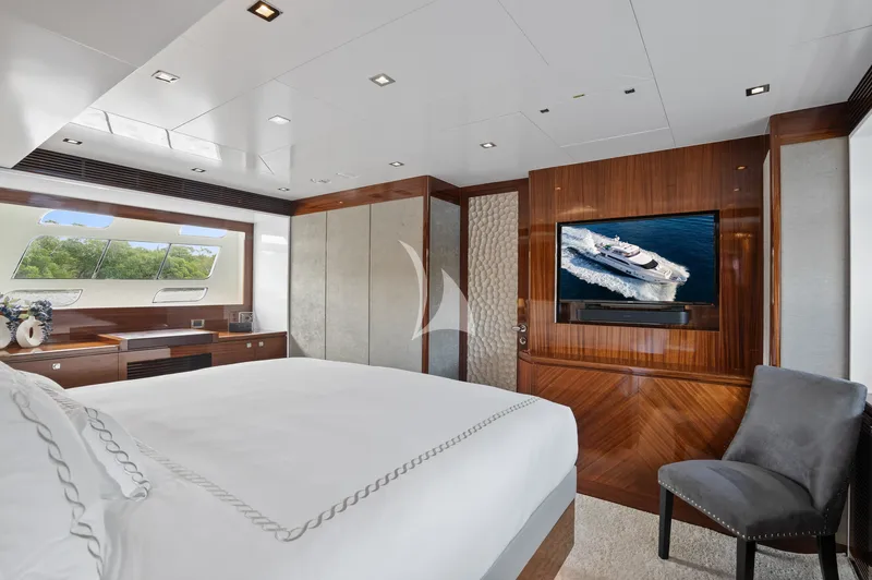 PILOT LOUNGE, cabins 3