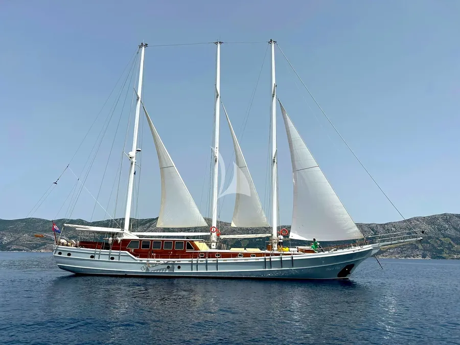 DOLCE VITA, on deck 5