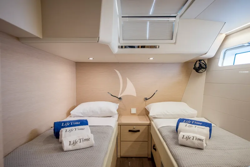 LIFE TIME, cabins 5