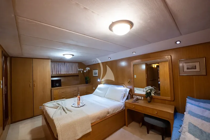 ELENA, cabins 6
