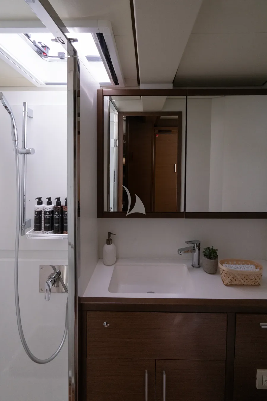 VALIUM 62, cabins 3