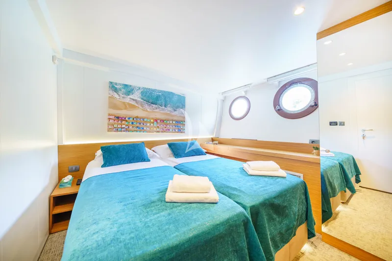 GREEN RAY, cabins 3