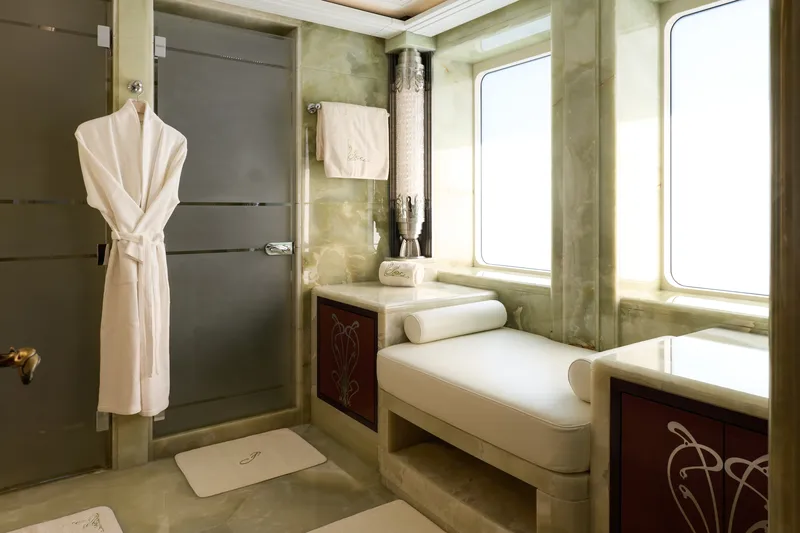 AMARYLLIS, cabins 3