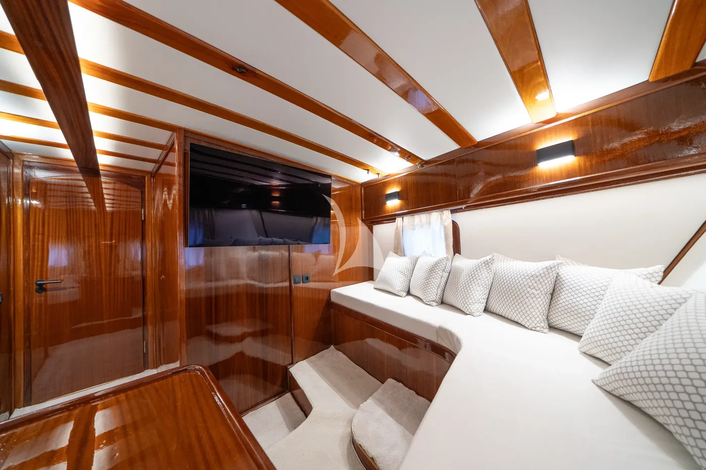 ALLURE E, inside 1