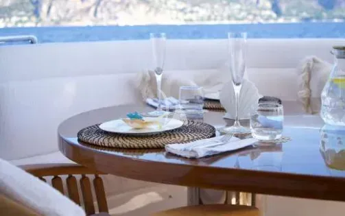 SEA BREEZE ONE, inside 4