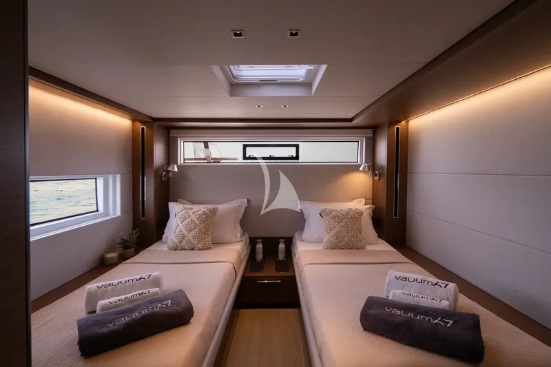 VALIUM 67, cabins 5